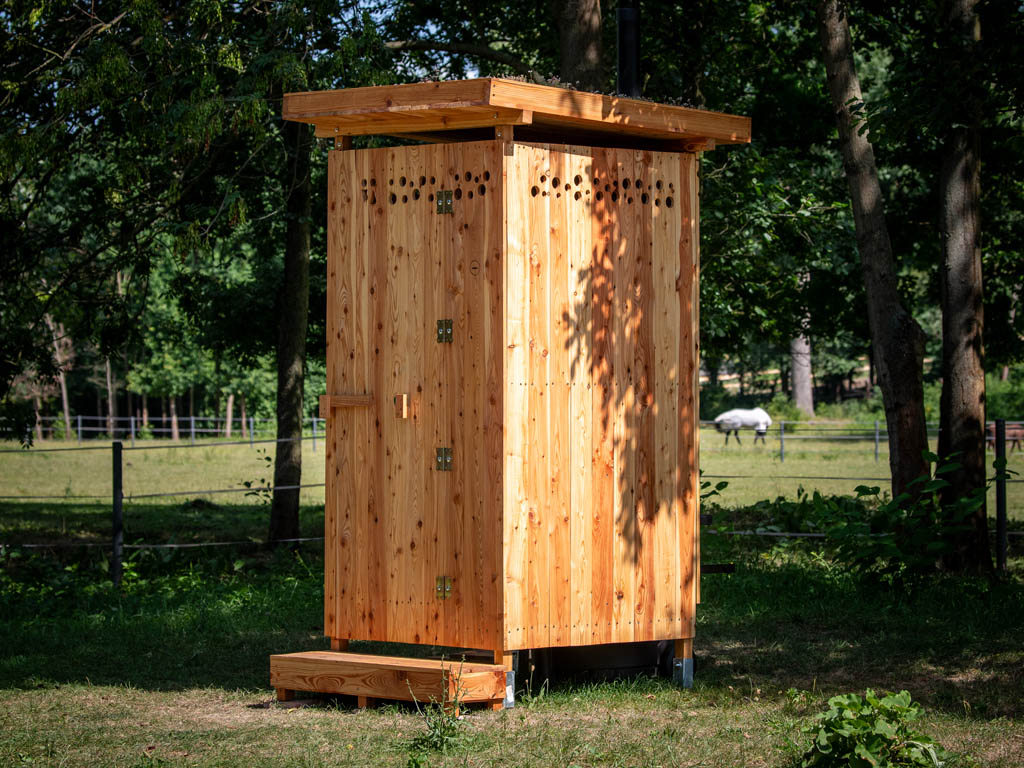 Dřevěná toaletní budka Ideální pro zahrady, chaty i komunitní místa Zahradní toaletní budka (Samostatně)
