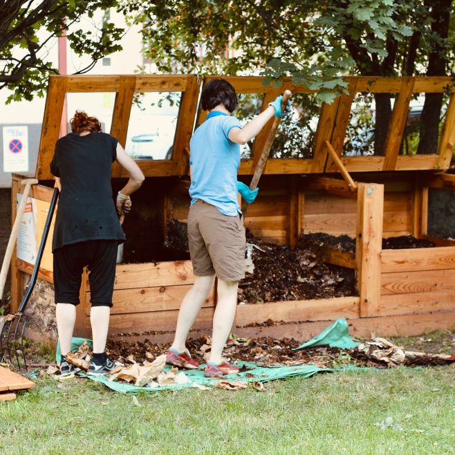 Na podzim se kompost proměňuje stejně jako zahrada. Aktivita mikroorganismů se zpomaluje a teplo ubývá. Proto je právě teď...